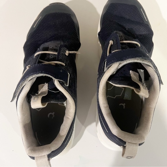 On Cloud Play Navy Blue Kids Shoes - Picture 9 of 11